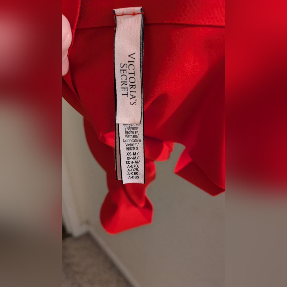 Victoria's Secret Red Bra with Wide Straps and Full Coverage - Picture 5 of 5